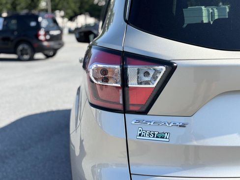 Used 2017 Ford Escape SE AWD/4WD image 8