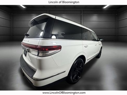 Certified 2023 Lincoln Navigator Reserve image 7