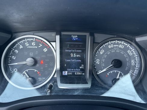 Used 2022 Toyota Tacoma TRD Off-Road image 15