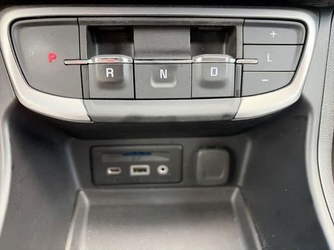 Used 2024 GMC Terrain SLT AWD/4WD image 22