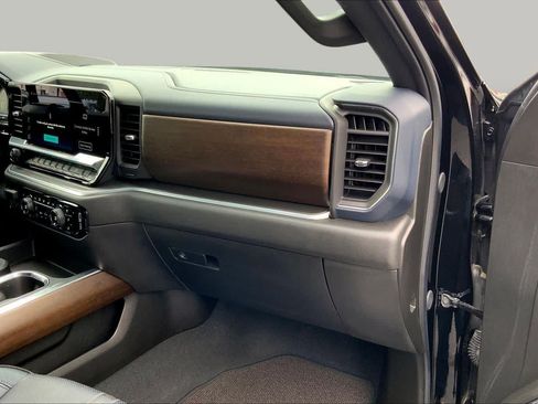 Used 2024 Chevrolet Silverado 1500 High Country w/ Technology Package RWD image 18