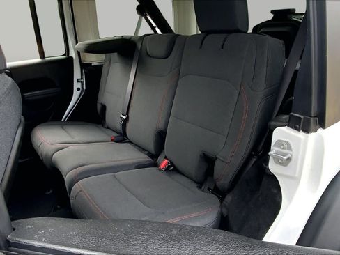 Used 2026 Jeep Wrangler Unlimited Rubicon AWD/4WD image 21