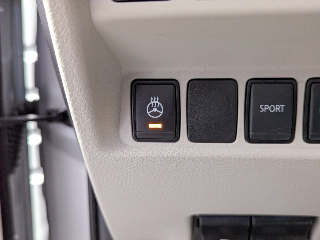 Used 2022 Nissan Rogue Sport SV w/ Technology Package FWD image 19