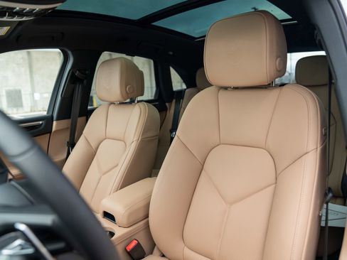 New 2026 Porsche Macan image 5