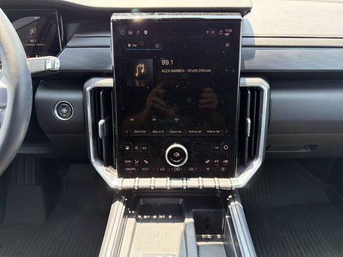 Used 2024 GMC Acadia Elevation FWD image 18