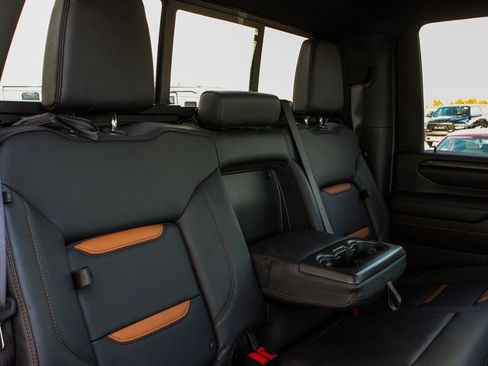 Used 2024 GMC Sierra 2500 AT4 w/ Technology Package image 34