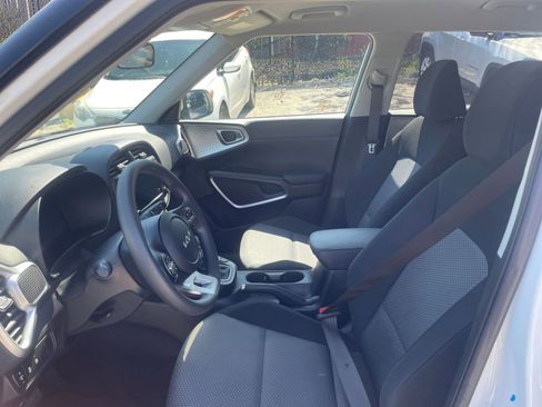 Used 2025 Kia Soul LX w/ LX Technology Package FWD image 22