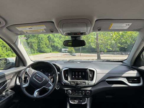 Used 2024 GMC Terrain SLE FWD image 32