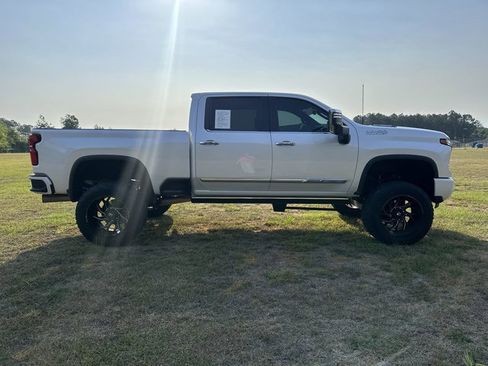 Used 2024 Chevrolet Silverado 2500 High Country w/ High Country Premium Package AWD/4WD image 4