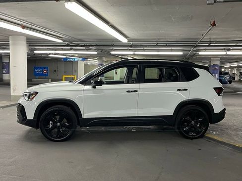 Used 2025 Volkswagen Taos SE AWD/4WD image 33