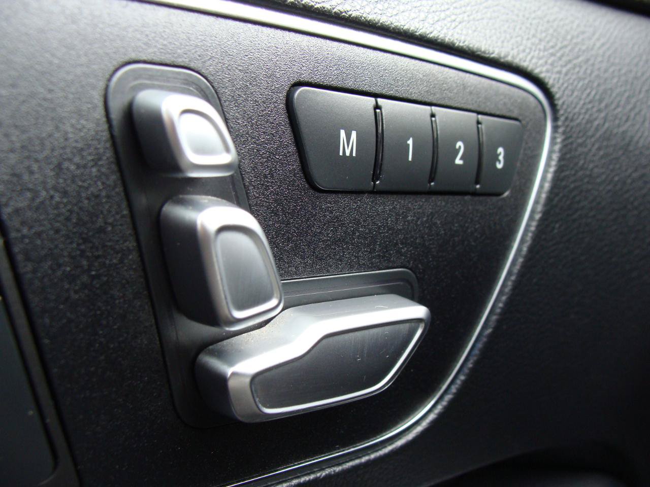 Used 2016 Mercedes-Benz E 350 4MATIC Sedan image 36
