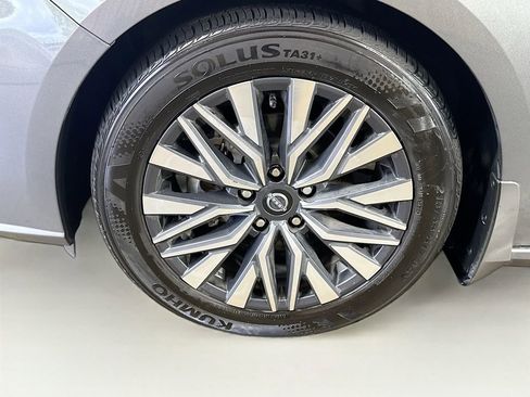 Used 2024 Nissan Altima 2.5 SV w/ SV Premium Package FWD image 39