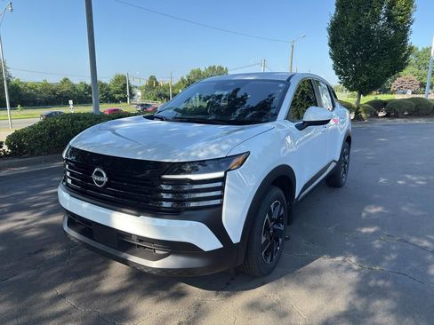 New 2025 Nissan Kicks SV image 3