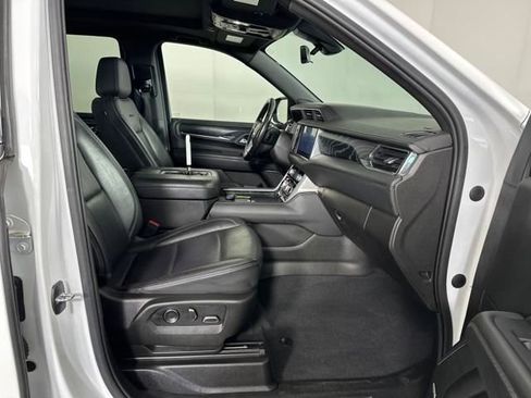 Used 2021 GMC Yukon Denali w/ Denali Premium Package image 28