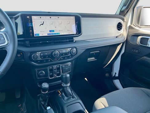 Used 2025 Jeep Wrangler Unlimited Sahara w/ Safety Group image 22