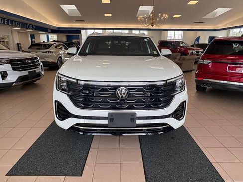 Used 2024 Volkswagen Atlas Cross Sport SEL Premium R-Line AWD/4WD image 8
