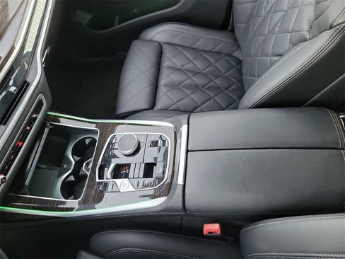 Used 2024 BMW X7 xDrive40i image 22