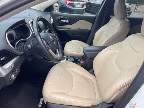 Used 2015 Jeep Cherokee Limited FWD image 12