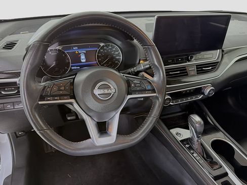 Used 2024 Nissan Altima 2.0 SR FWD image 15
