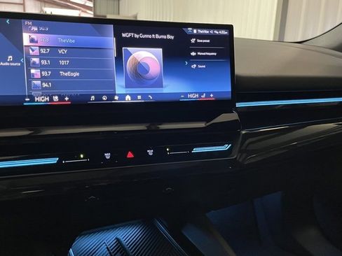 Used 2025 BMW 530i xDrive image 23