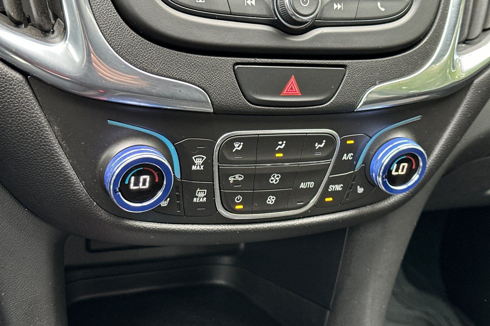 Used 2020 Chevrolet Equinox LT FWD image 23