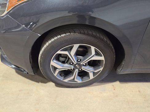 Used 2020 Kia Forte LXS image 3