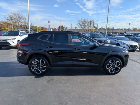 Used 2025 Chevrolet Trax RS w/ Driver Confidence Package image 11