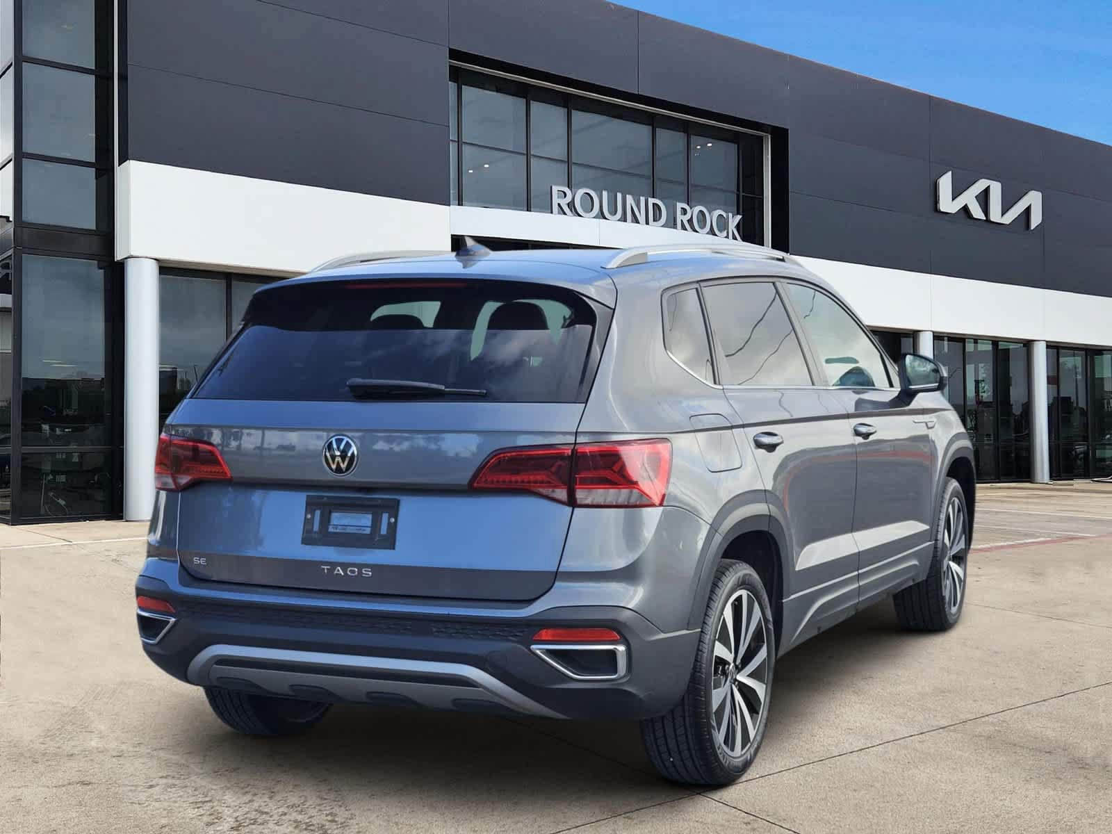 Used 2024 Volkswagen Taos SE FWD image 6