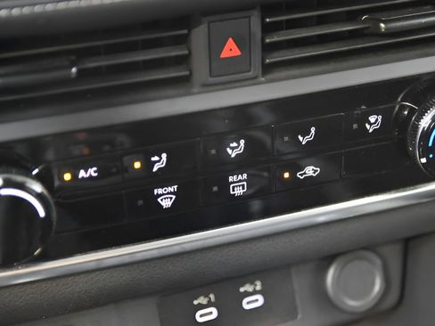 Used 2024 Nissan Rogue S FWD image 25