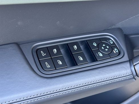 Used 2025 Porsche Cayenne image 13