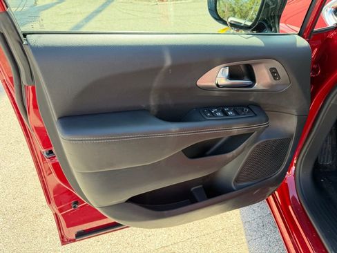 New 2026 Chrysler Pacifica Select FWD image 13