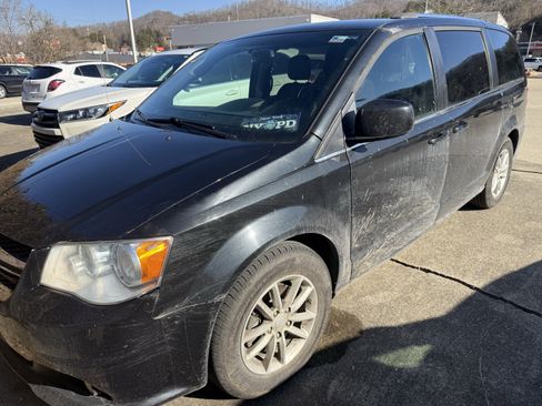 Used 2018 Dodge Grand Caravan SXT image 3