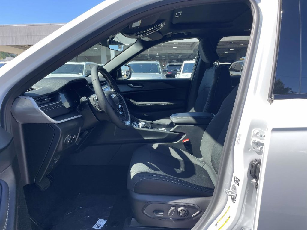 New 2027 Jeep Grand Cherokee Laredo X AWD/4WD image 26