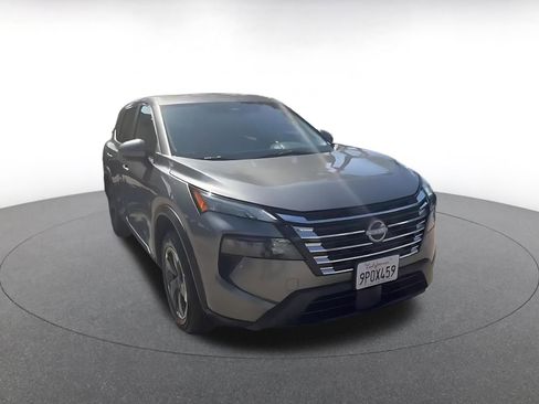Used 2025 Nissan Rogue SV FWD image 3