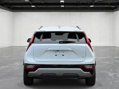 Used 2023 Kia Niro SX Touring FWD image 6