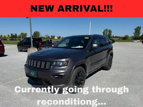 Used 2019 Jeep Grand Cherokee Altitude AWD/4WD image 1