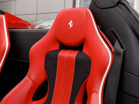 Used 2022 Ferrari F8 Tributo RWD image 23