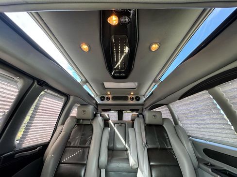 Used 2018 Chevrolet Express 2500 w/ Enhanced Convenience Package RWD image 39