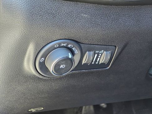 Used 2025 Jeep Compass Limited w/ Elite Group AWD/4WD image 37