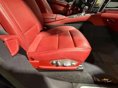 Used 2016 Porsche Panamera 4 image 48