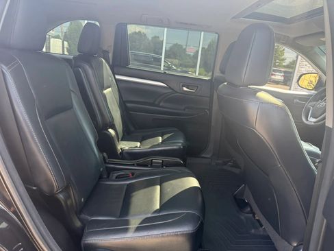 Used 2016 Toyota Highlander XLE AWD/4WD image 17