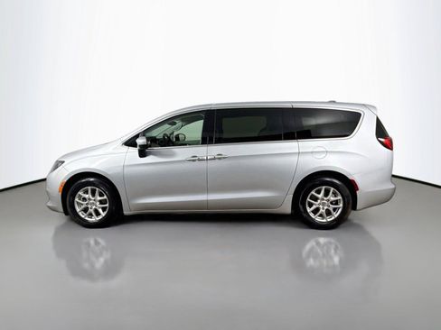Used 2023 Chrysler Voyager LX FWD image 8