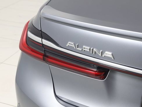 Used 2022 BMW ALPINA B7 xDrive w/ Luxury Rear Seating Package image 94