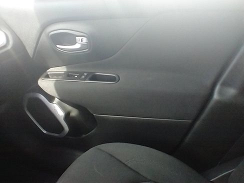 Used 2020 Jeep Renegade Latitude w/ Cold Weather Group image 20