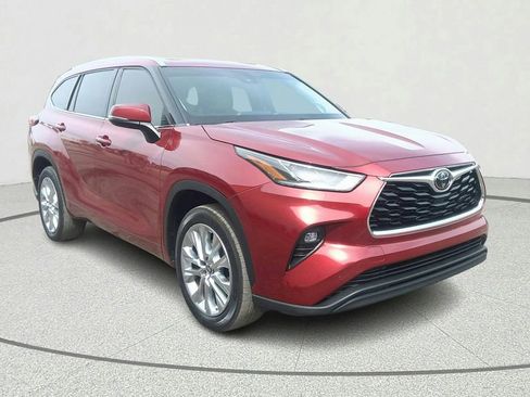 Used 2020 Toyota Highlander Limited FWD image 1