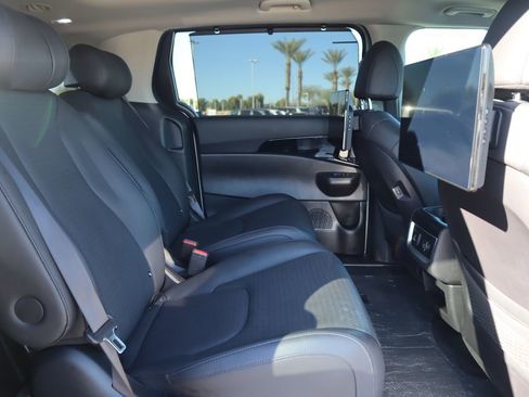 Used 2025 Kia Carnival SX Prestige image 21