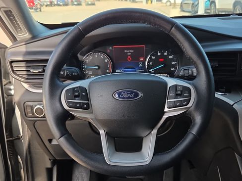 Used 2023 Ford Explorer XLT RWD image 19