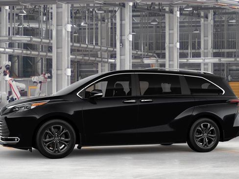 New 2026 Toyota Sienna Platinum image 3