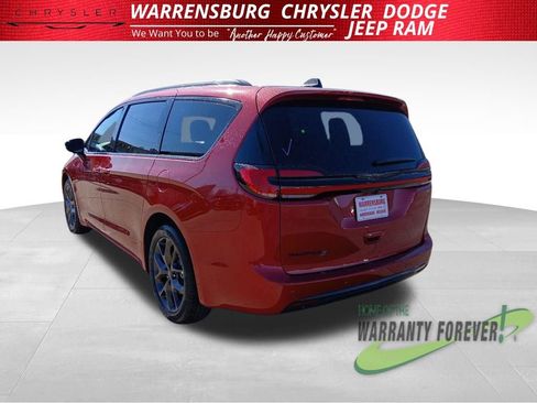 New 2026 Chrysler Pacifica Select image 6