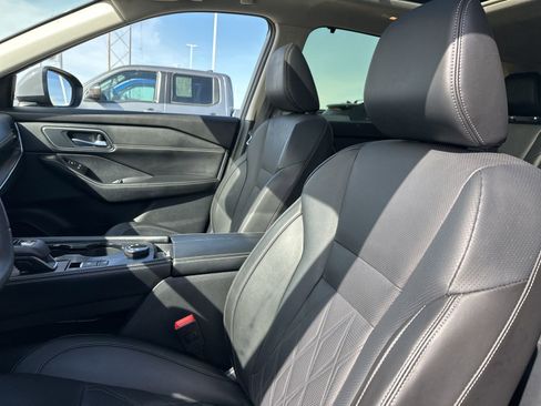 Used 2024 Nissan Rogue Platinum w/ Platinum Premium Package image 9